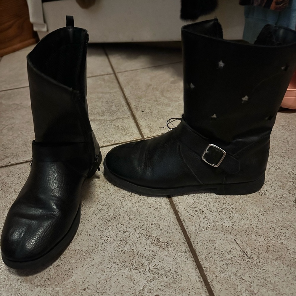 Size 2 Oshkosh boots